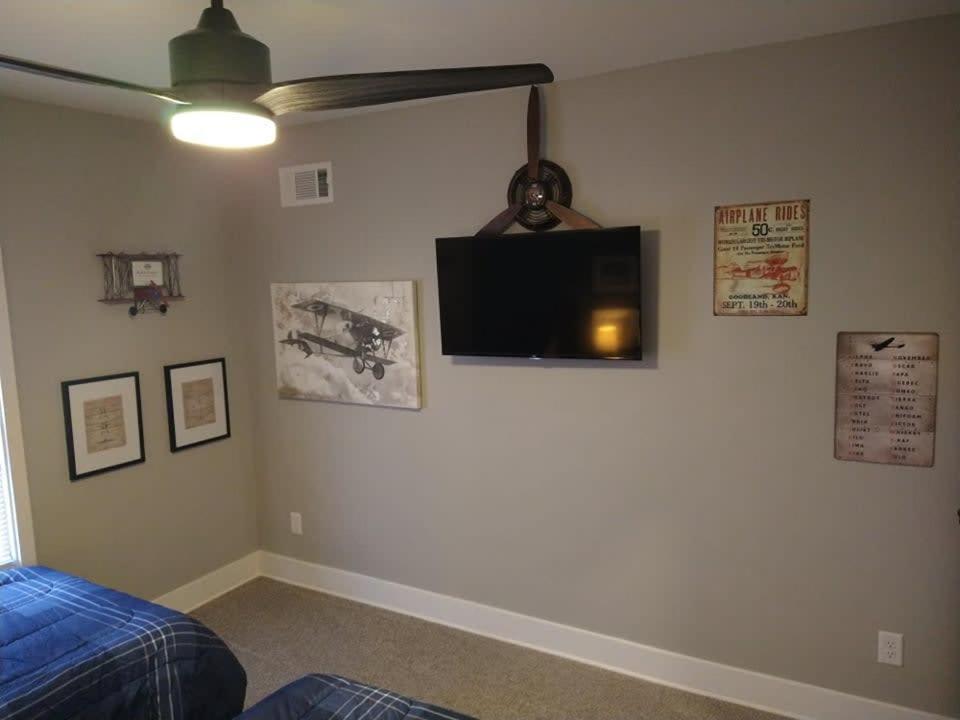 Luxury Listing - 92 Walkable Score Downtown Kzoo Holiday home Kalamazoo