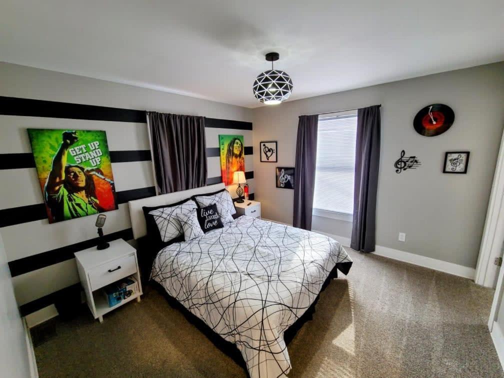 Luxury Listing - 92 Walkable Score Downtown Kzoo Holiday home Kalamazoo