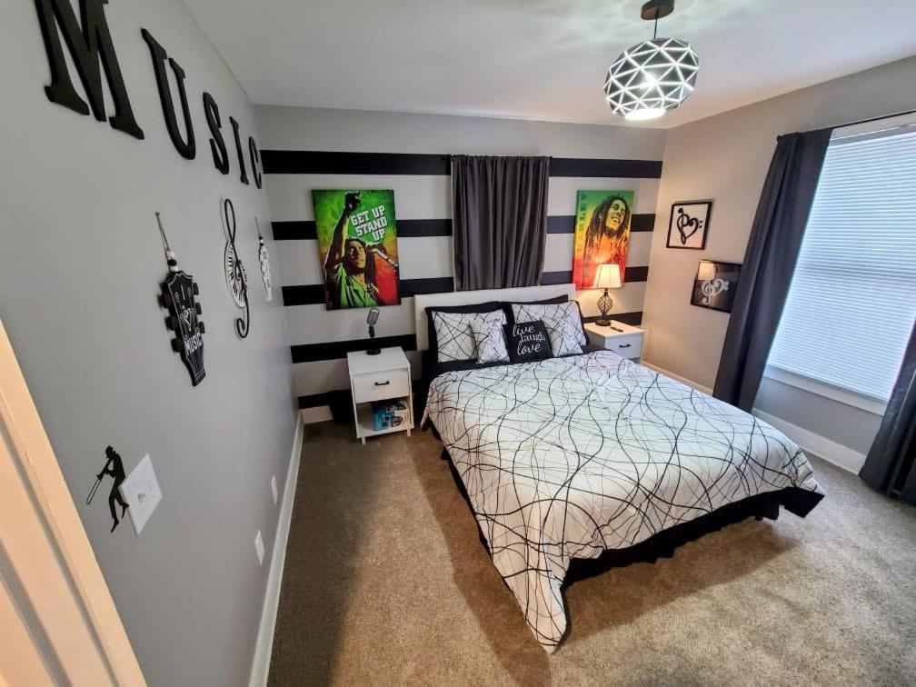 Luxury Listing - 92 Walkable Score Downtown Kzoo Holiday home