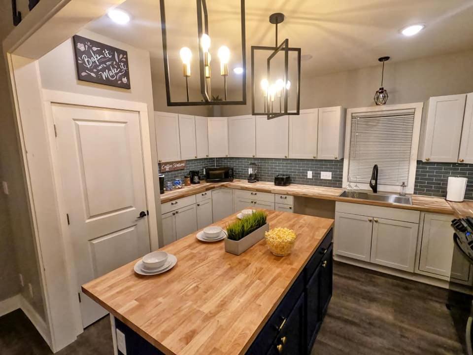 Luxury Listing - 92 Walkable Score Downtown Kzoo Holiday home *