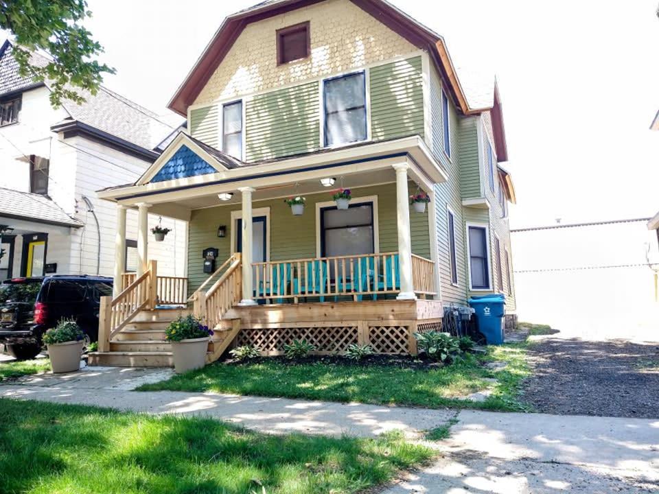 Luxury Listing - 92 Walkable Score Downtown Kzoo Holiday home