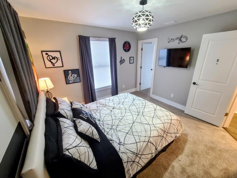 Luxury Listing - 92 Walkable Score Downtown Kzoo *