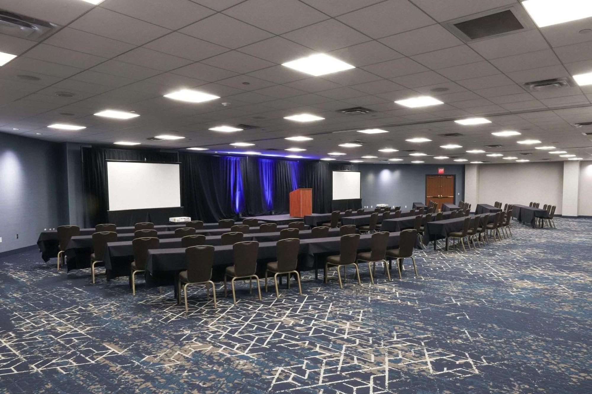 Hotel Radisson Plaza And 4*