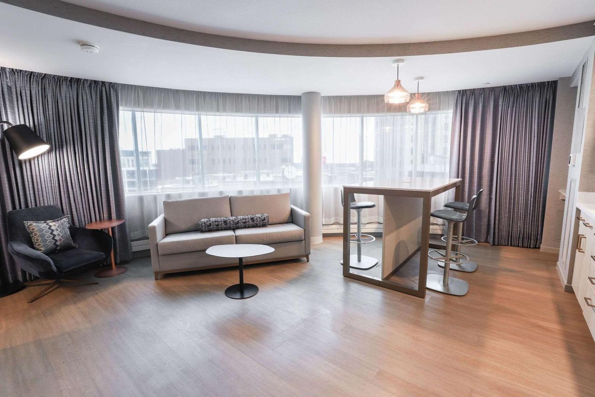 Radisson Plaza And Hotel 4*