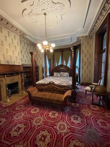 Bed & Breakfast Henderson Castle
