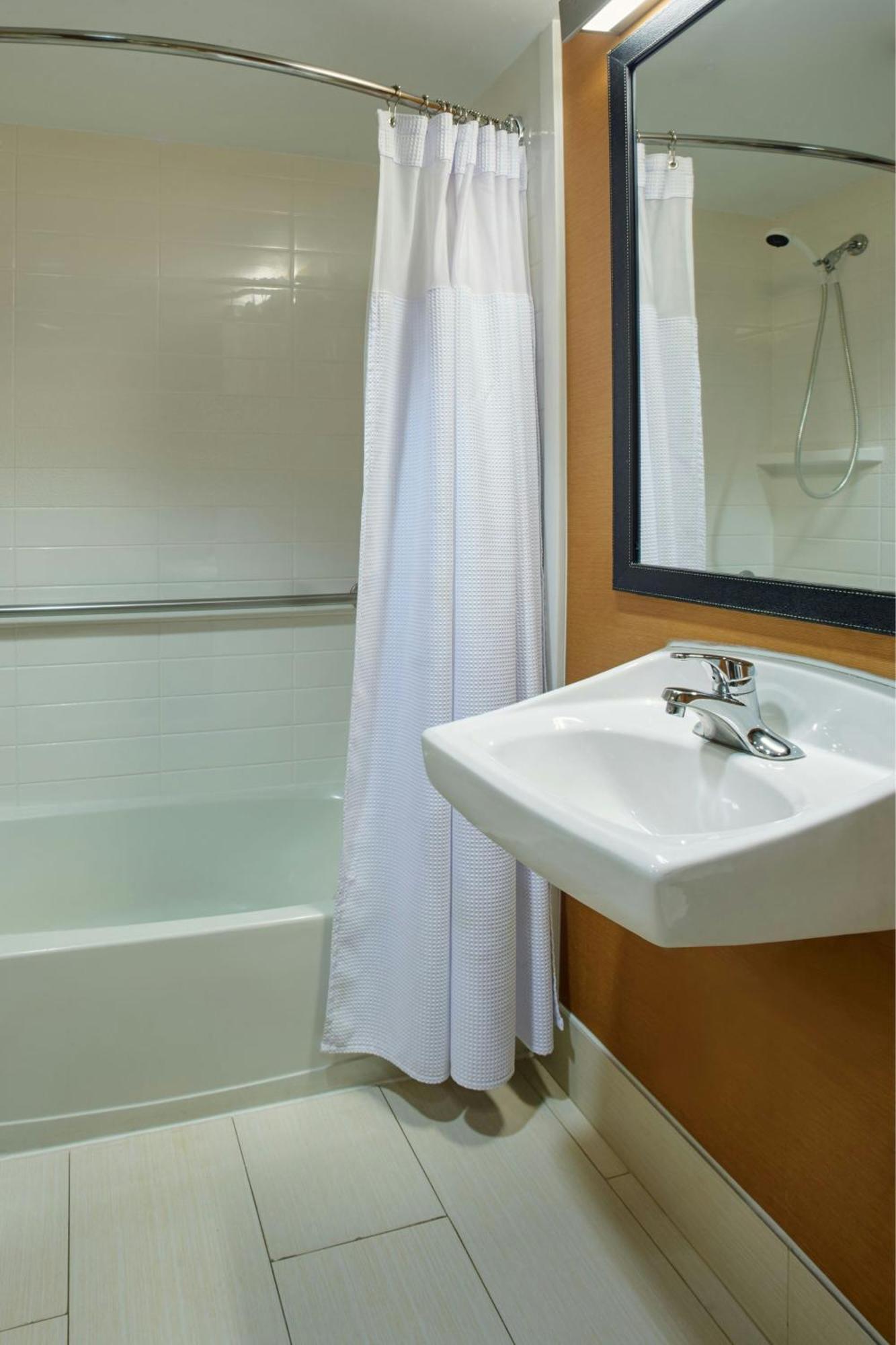 Fairfield By Marriott West Hotel