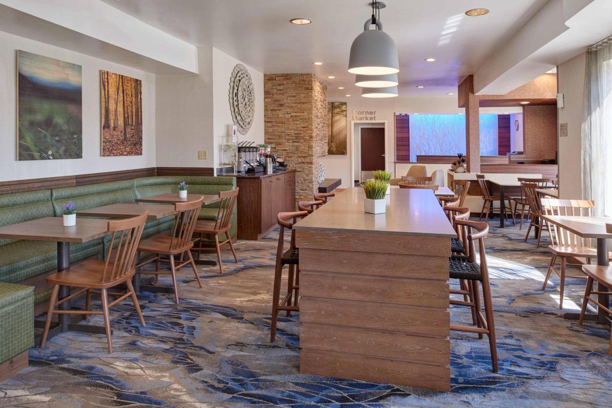 Hotel Fairfield By Marriott West