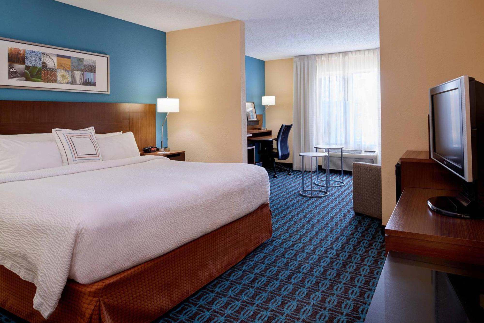 Fairfield By Marriott West Hotel 3*