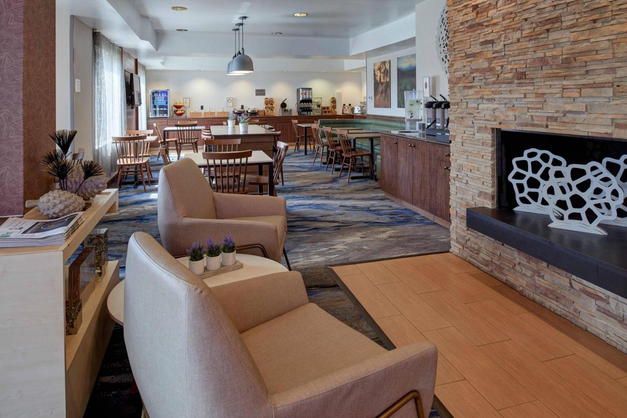 Hotel Fairfield By Marriott West