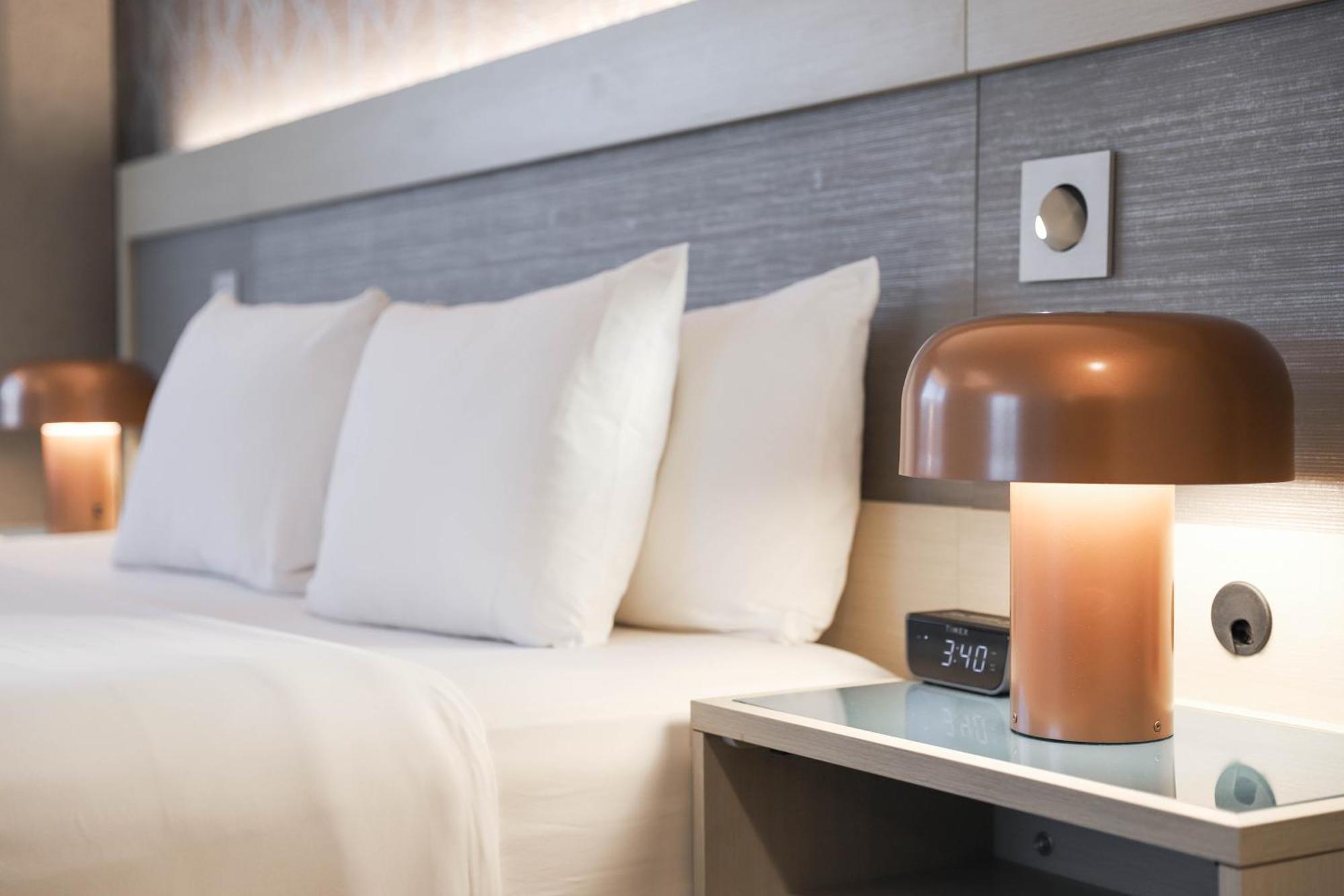 Hotel Radisson Plaza And 4*