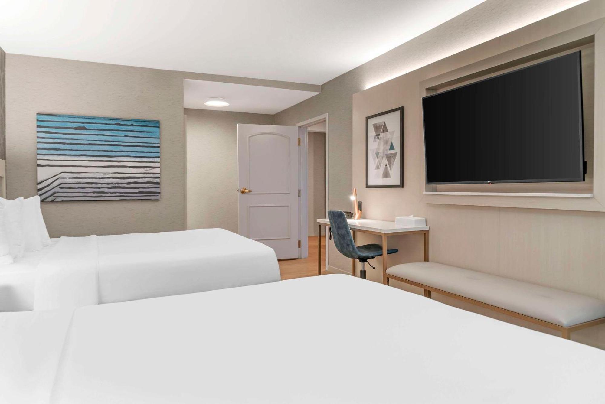 Radisson Plaza And 4*