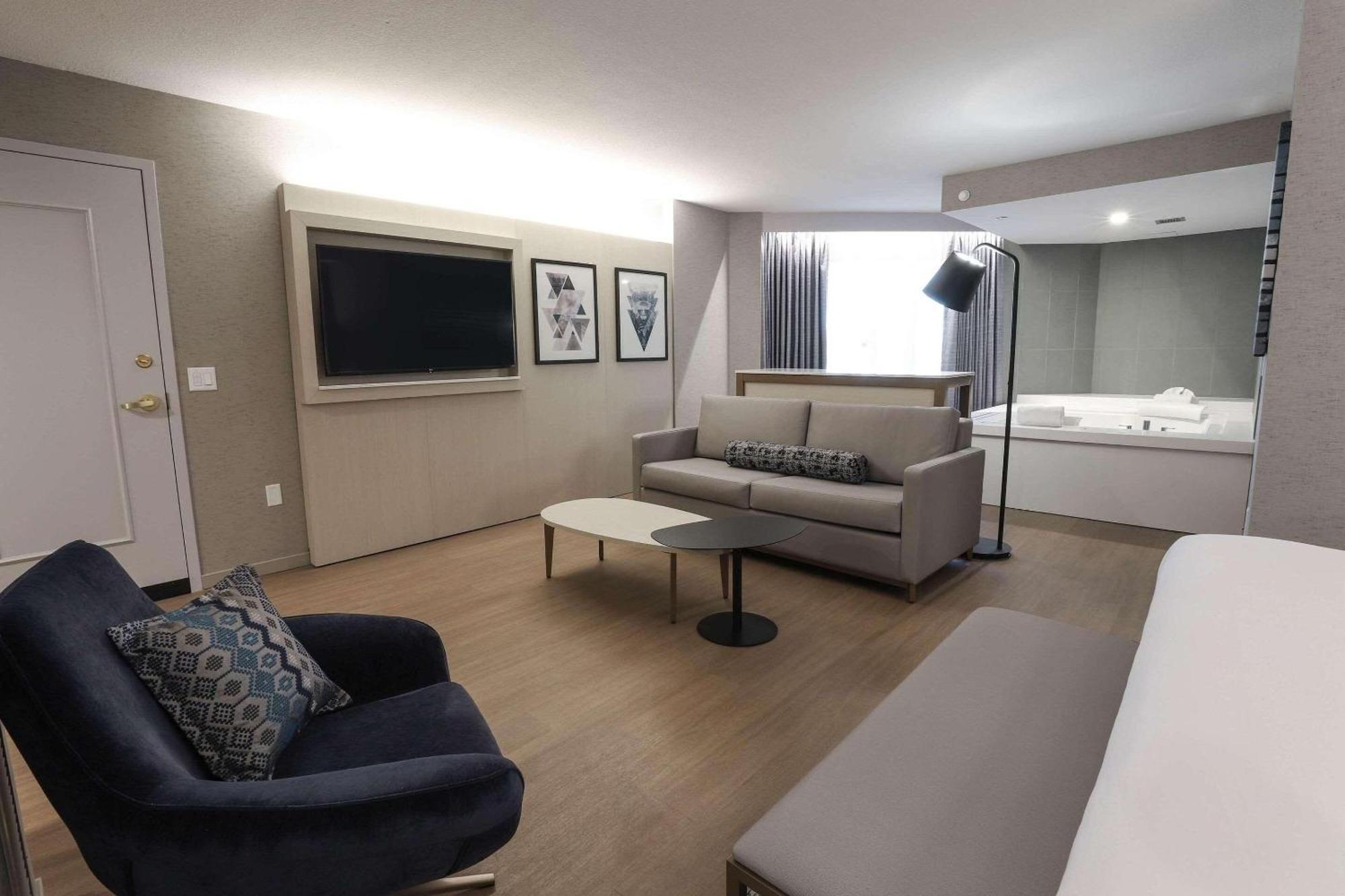 Radisson Plaza And