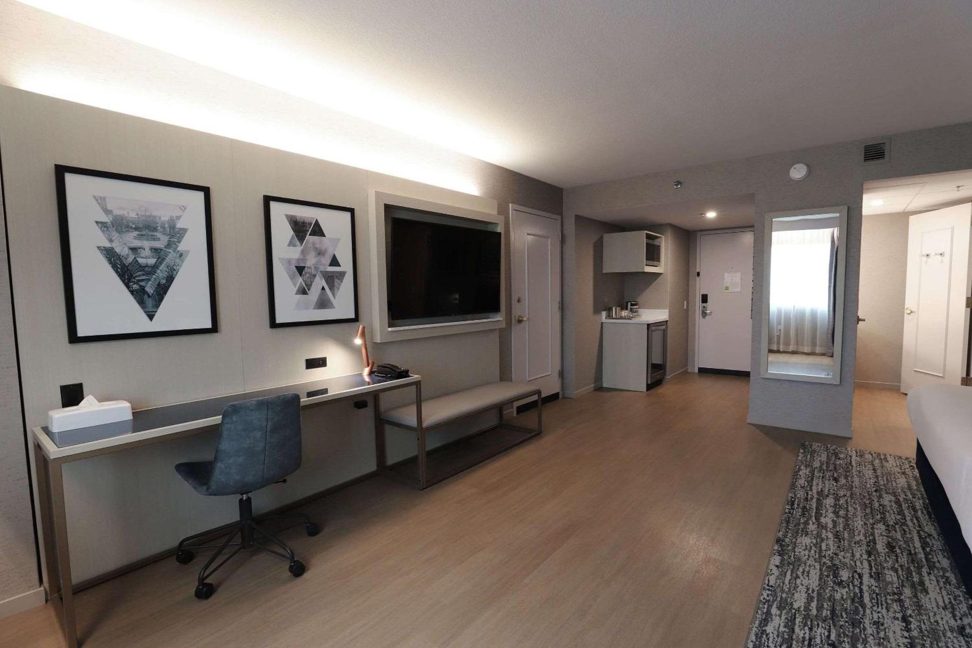 Hotel Radisson Plaza And 4*