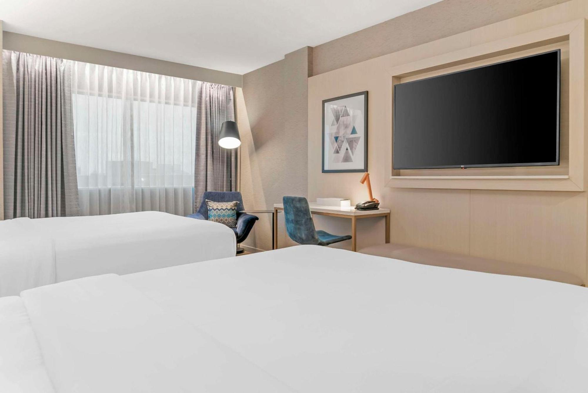 Hotel Radisson Plaza And 4*