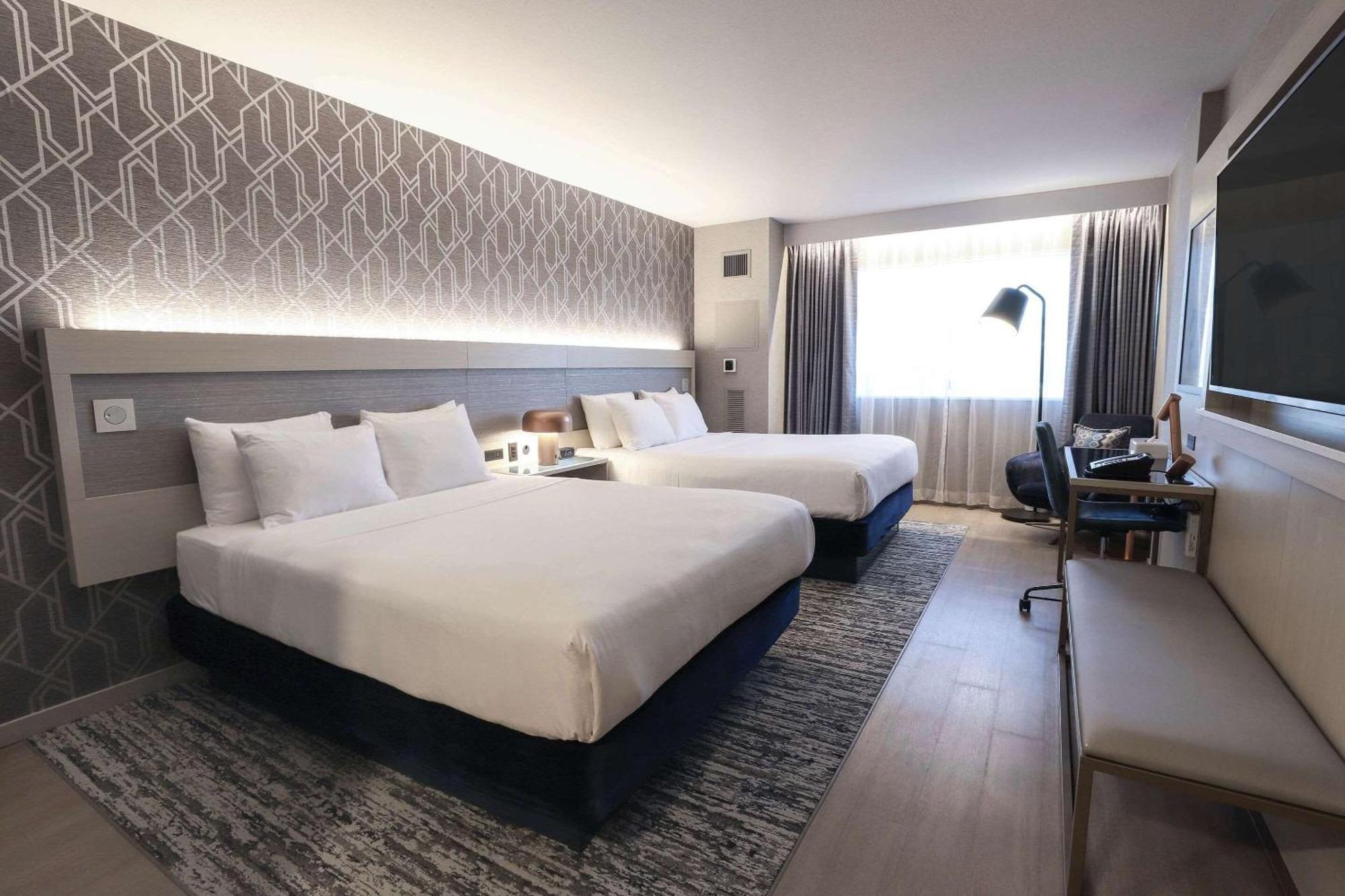 Radisson Plaza And 4*
