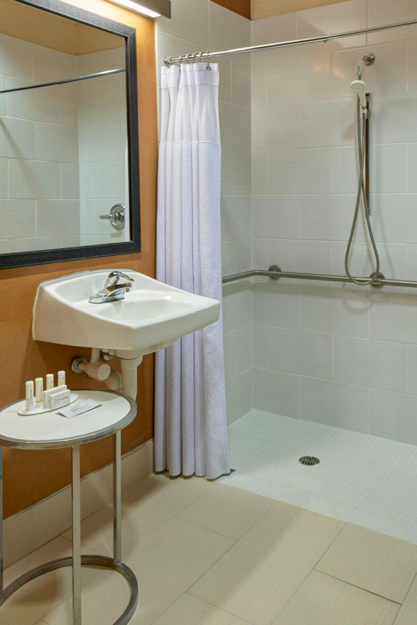 Hotel Fairfield By Marriott West