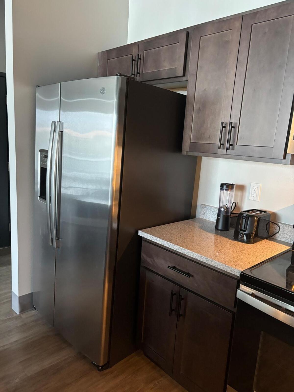 Downtown 1 Bedroom View Of 301 Apartment *
