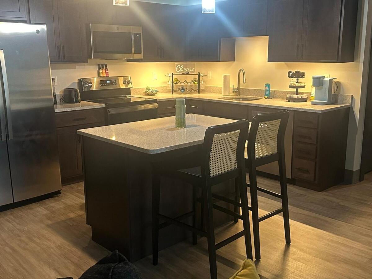 Downtown 1 Bedroom View Of 301 *