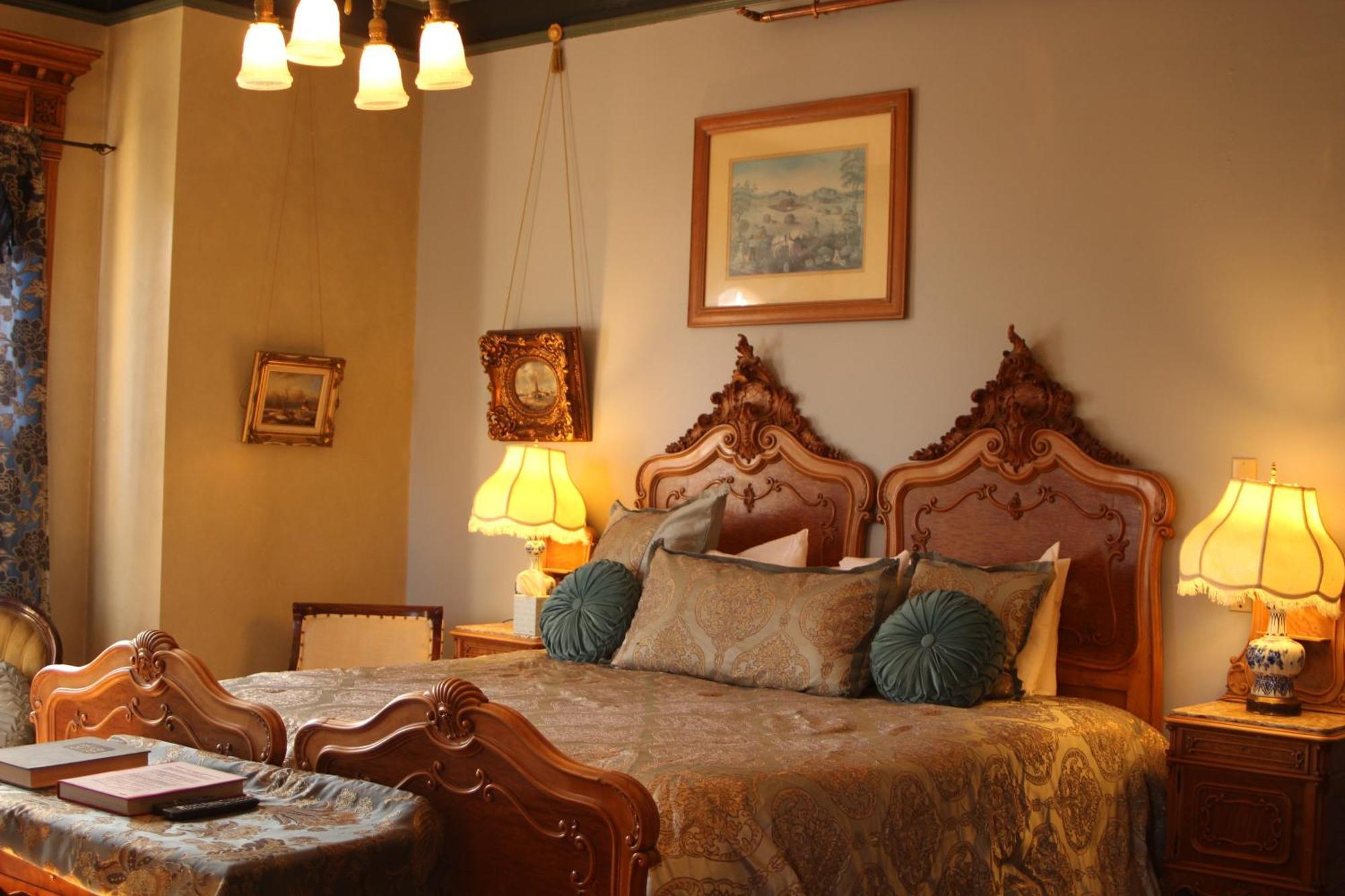 Henderson Castle 3*