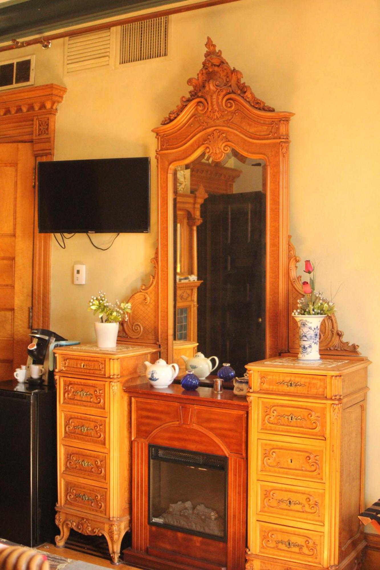 Henderson Castle Bed & Breakfast Kalamazoo