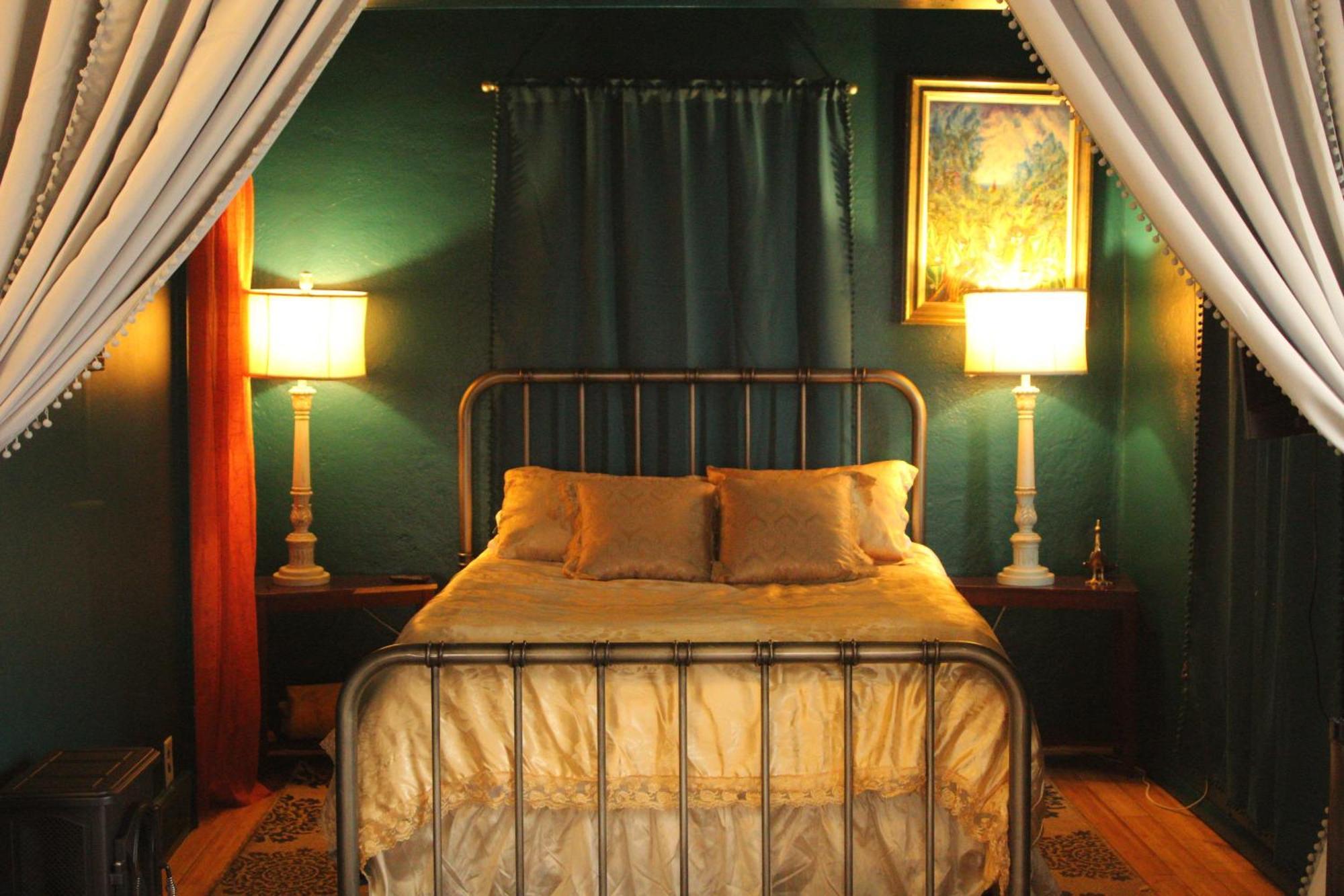 Henderson Castle 3*