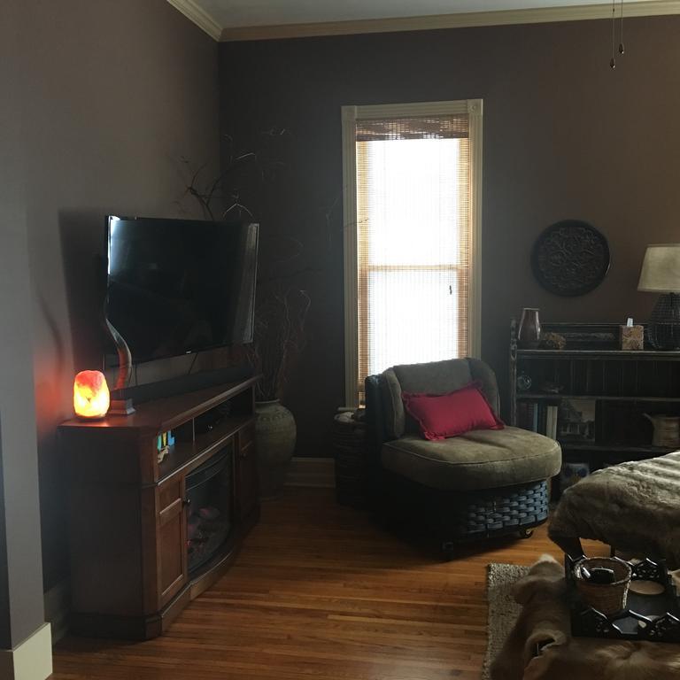 Kara's Kottages Bed & Breakfast 2*