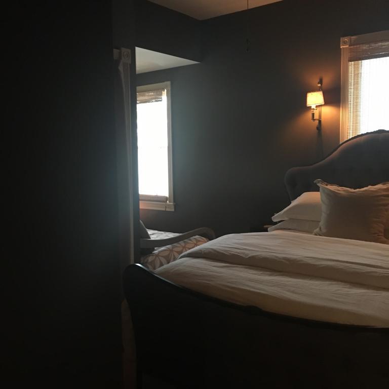 Kara's Kottages Bed & Breakfast 2*