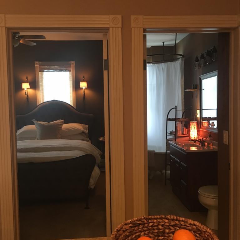 Kara's Kottages Bed & Breakfast 2*