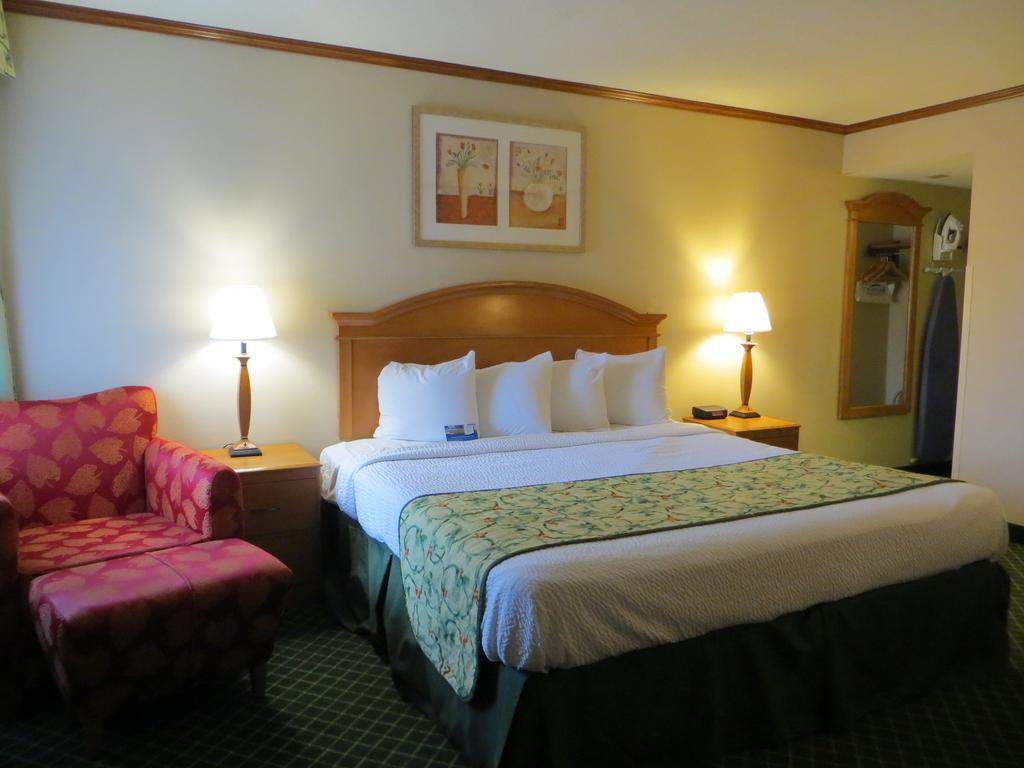 Baymont By Wyndham East Kalamazoo