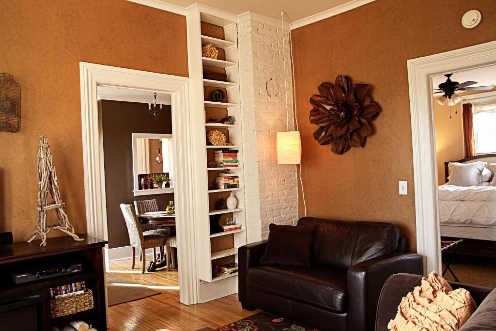 Kara's Kottages Bed & Breakfast 2*