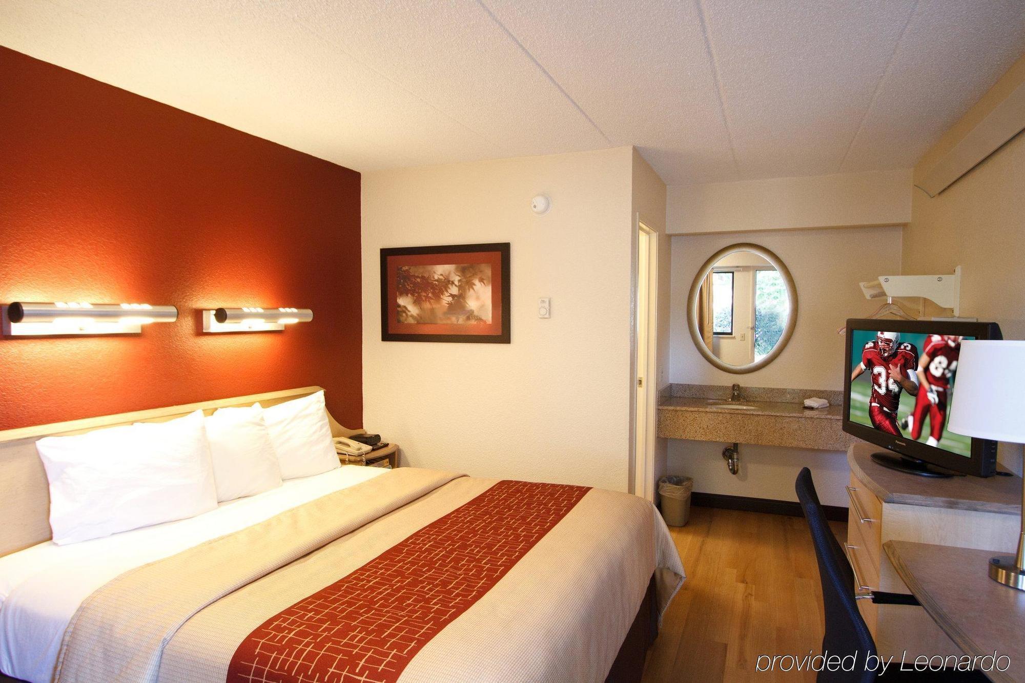 Red Roof West - Western Michigan U Motel 2*