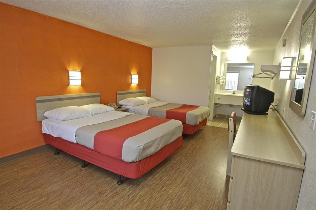 Hotel 6