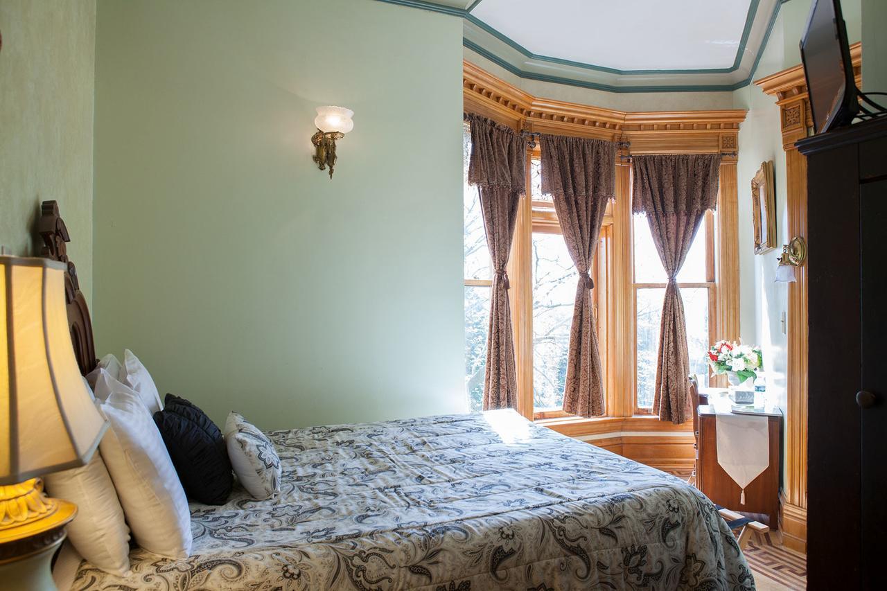 Bed & Breakfast Henderson Castle