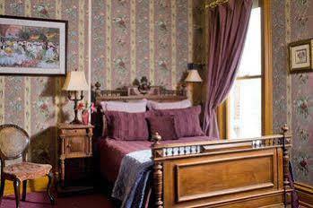 House Bed & Breakfast