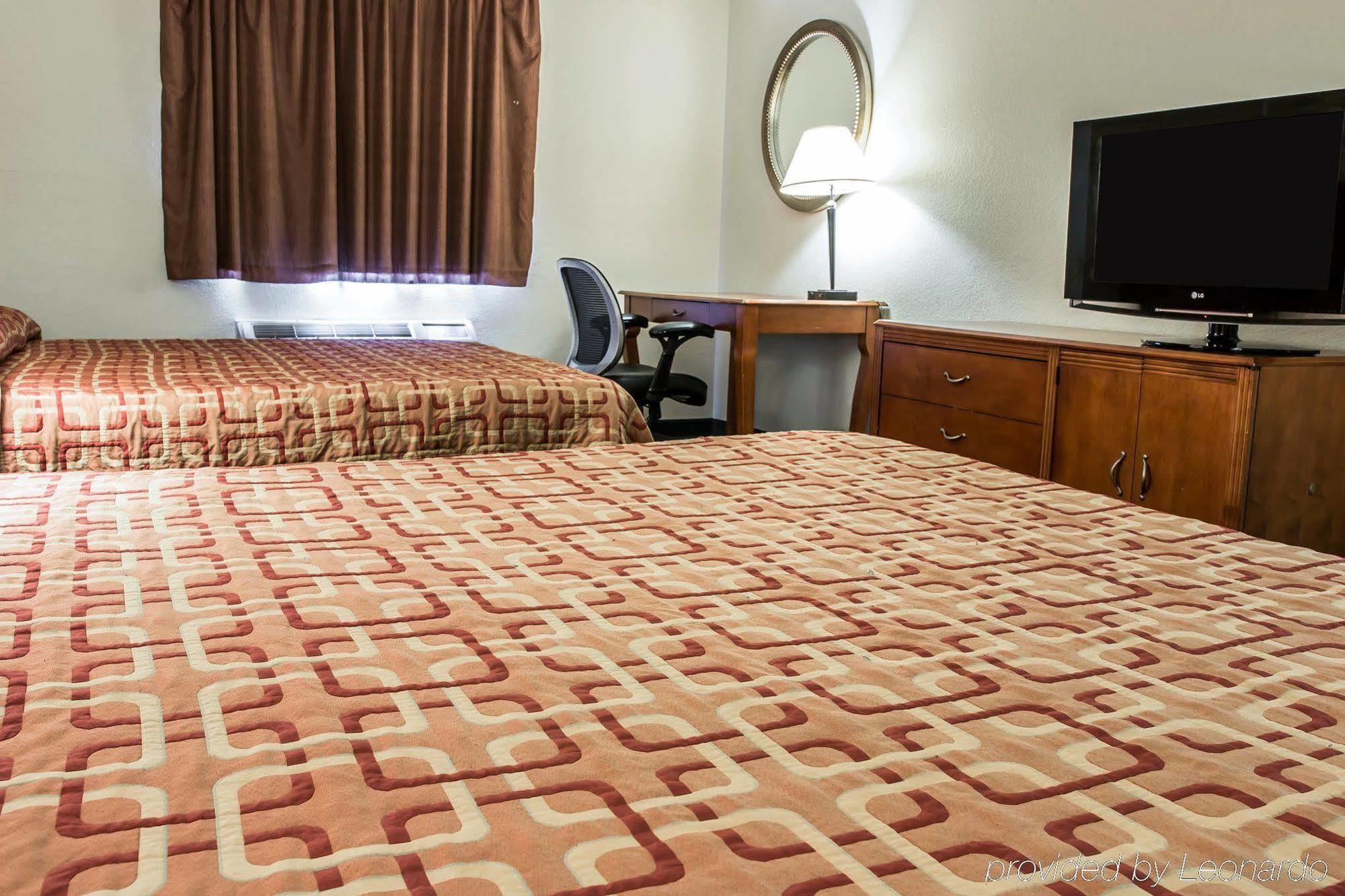 Econo Lodge *