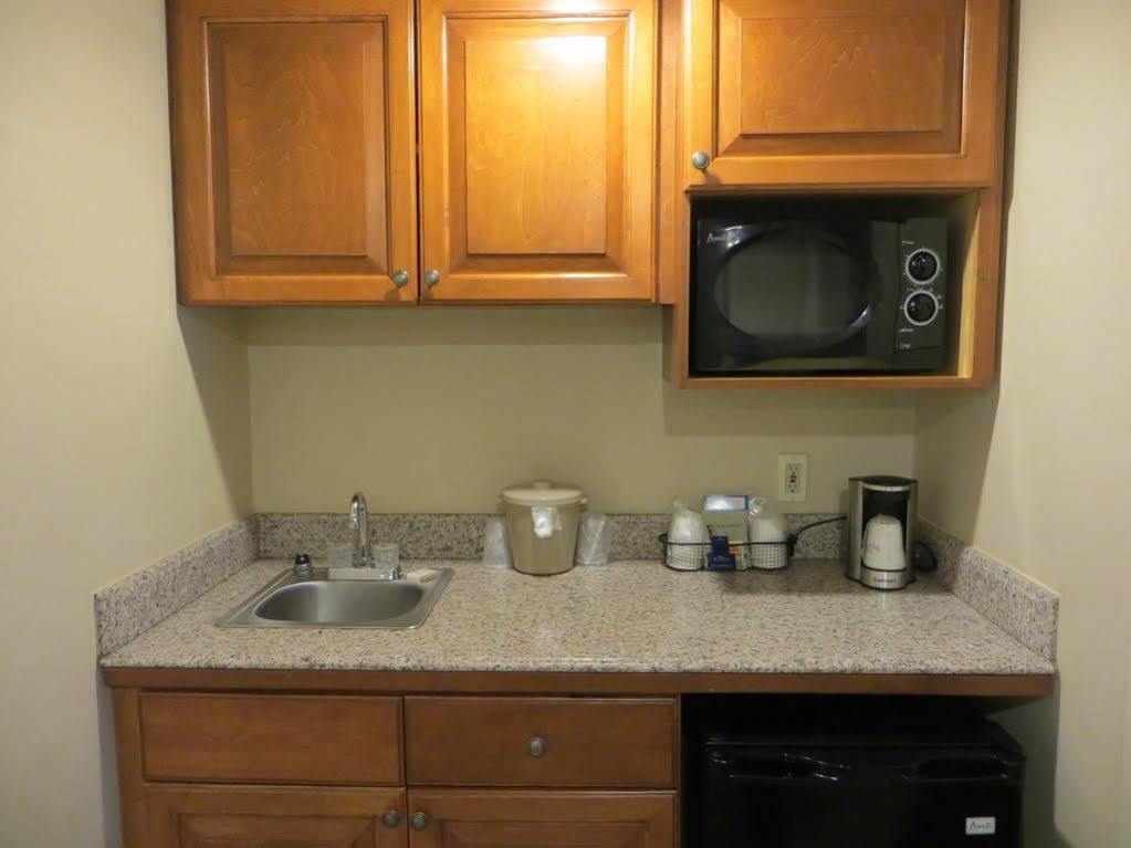 Baymont By Wyndham East Hotel 3*