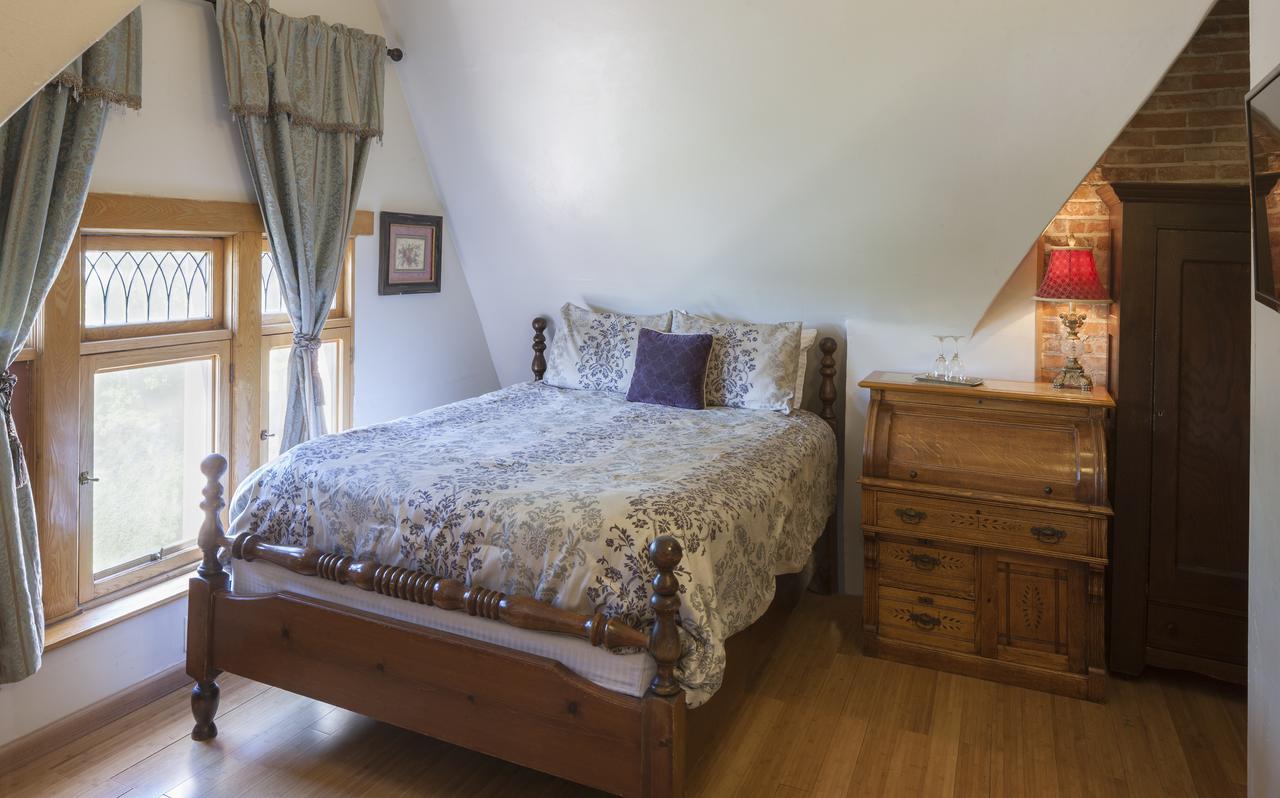 Bed & Breakfast Henderson Castle