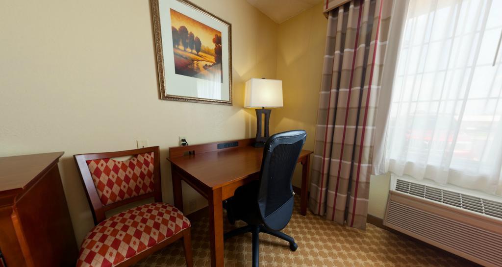 Country & By Radisson, Kalamazoo, Mi 3*