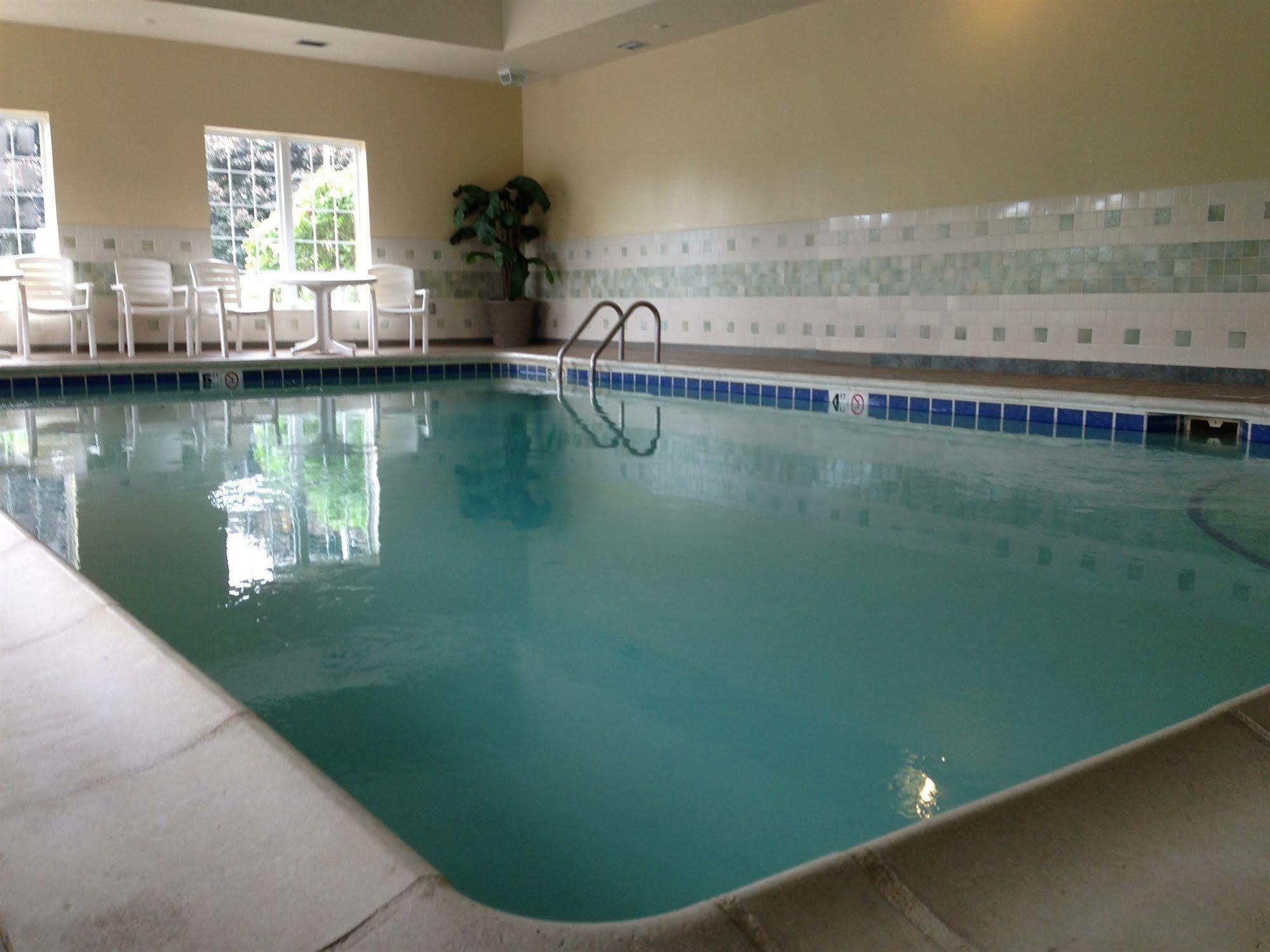 Country & By Radisson, Kalamazoo, Mi 3*