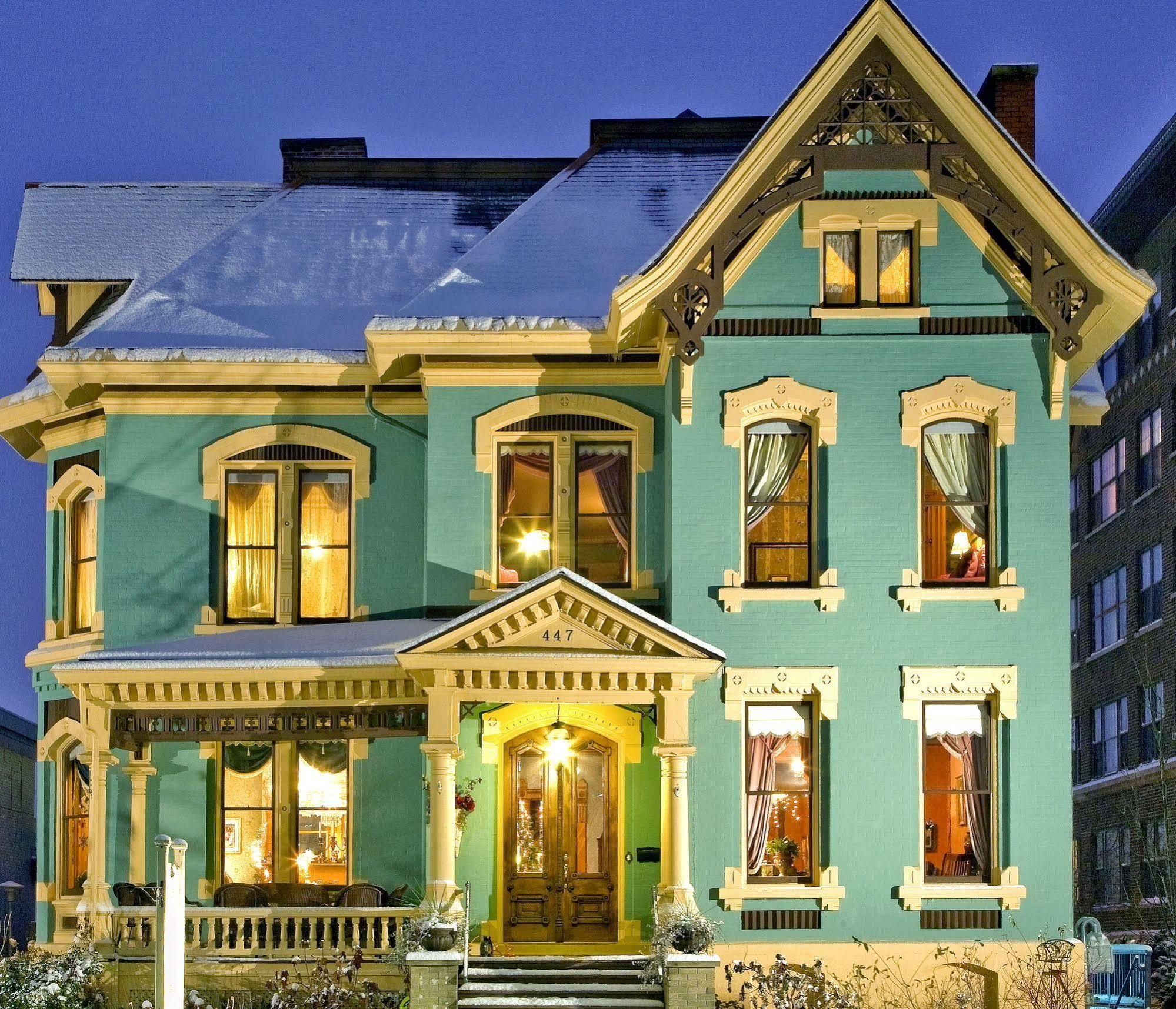 House Bed & Breakfast