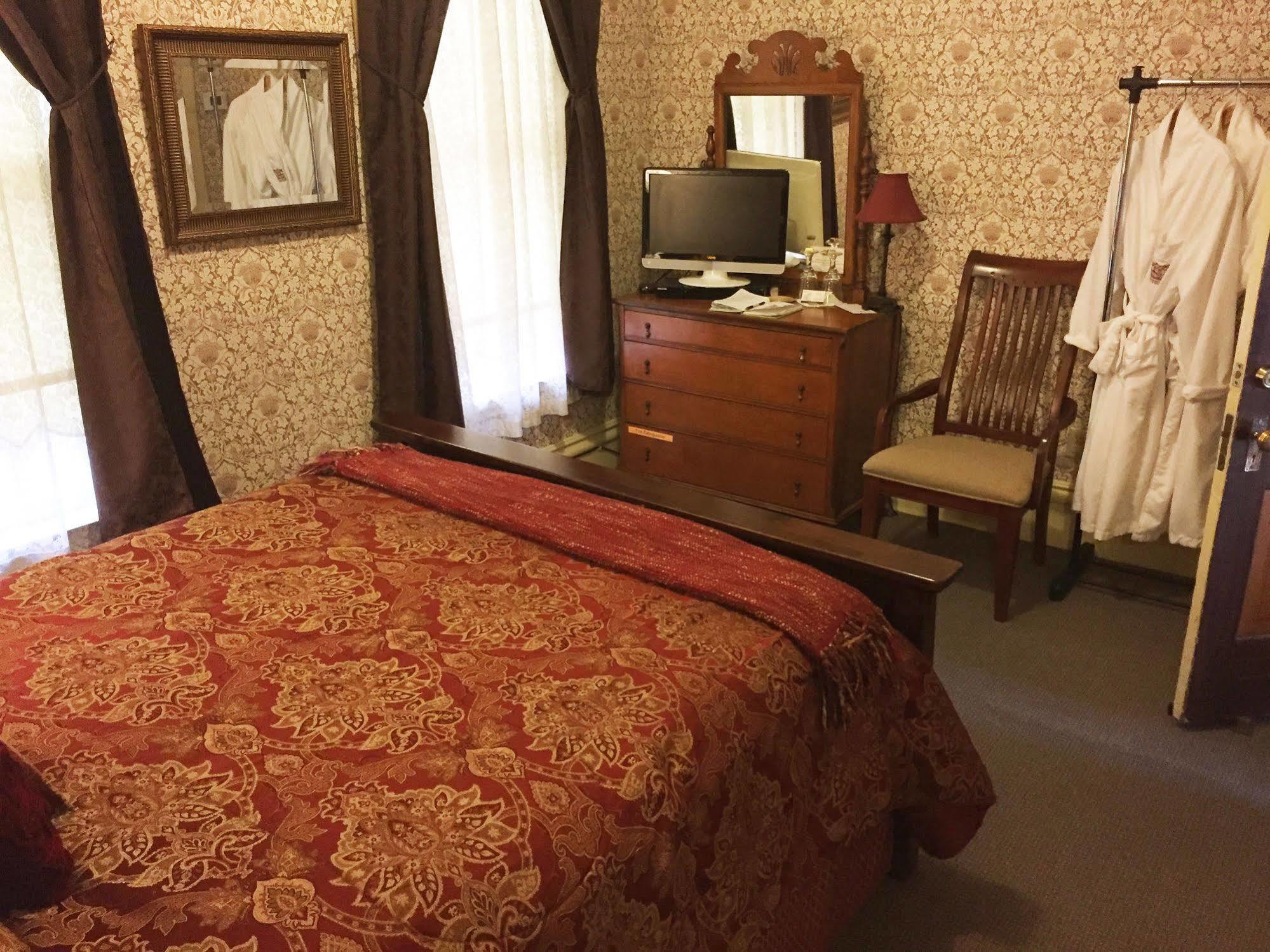 House Bed & Breakfast