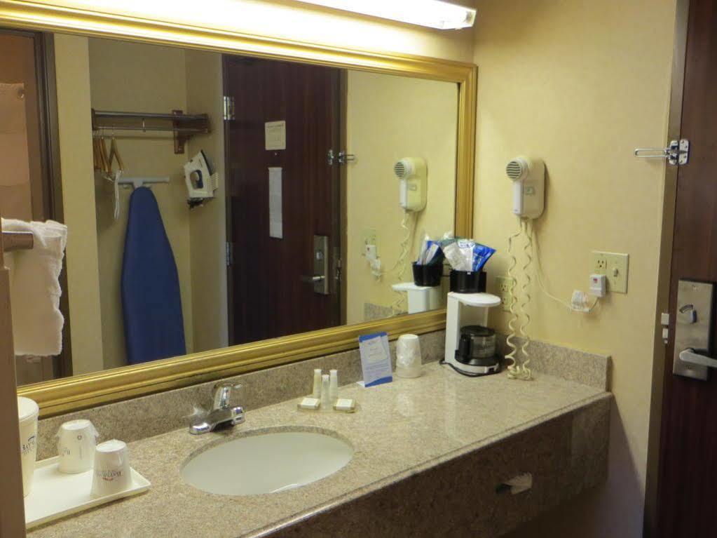 Hotel Baymont By Wyndham West 3*