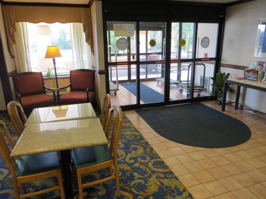 Hotel Baymont By Wyndham West