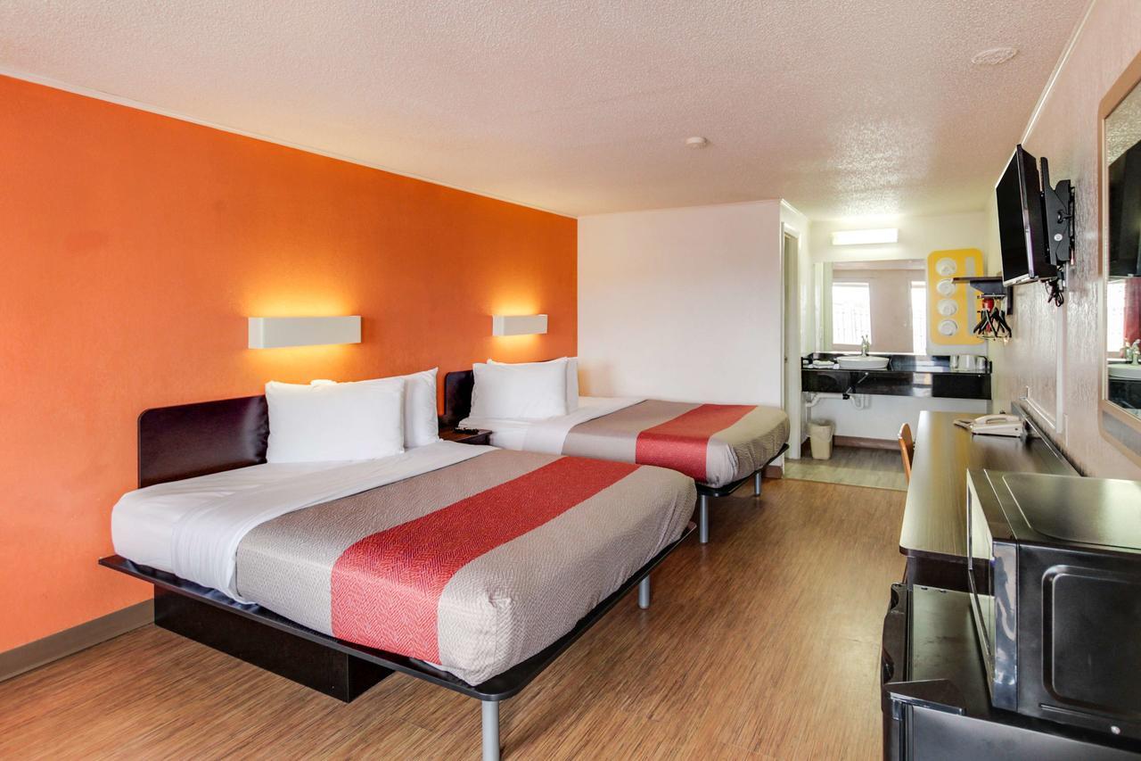 Hotel 6 Kalamazoo
