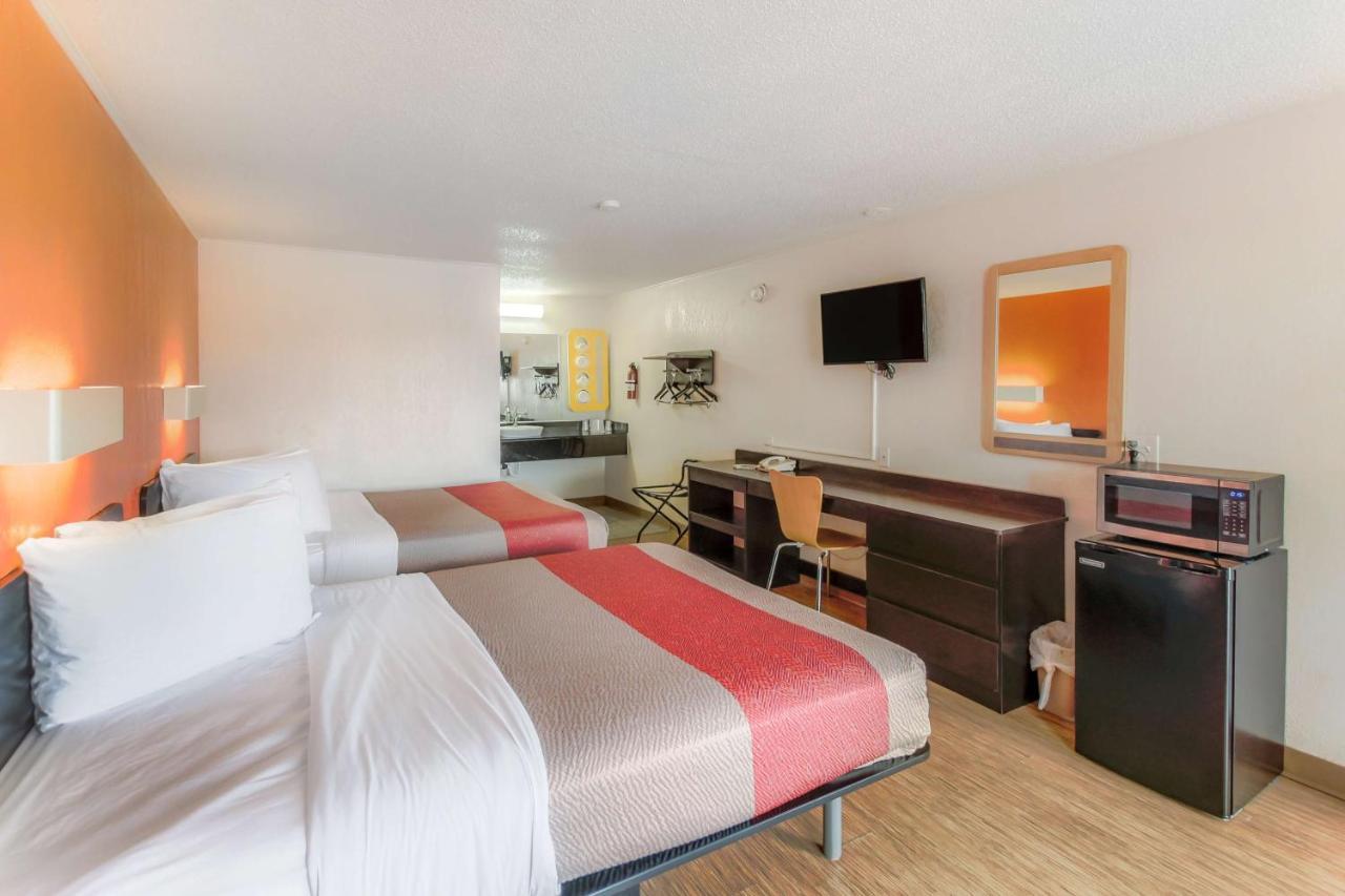 Hotel 6 Kalamazoo