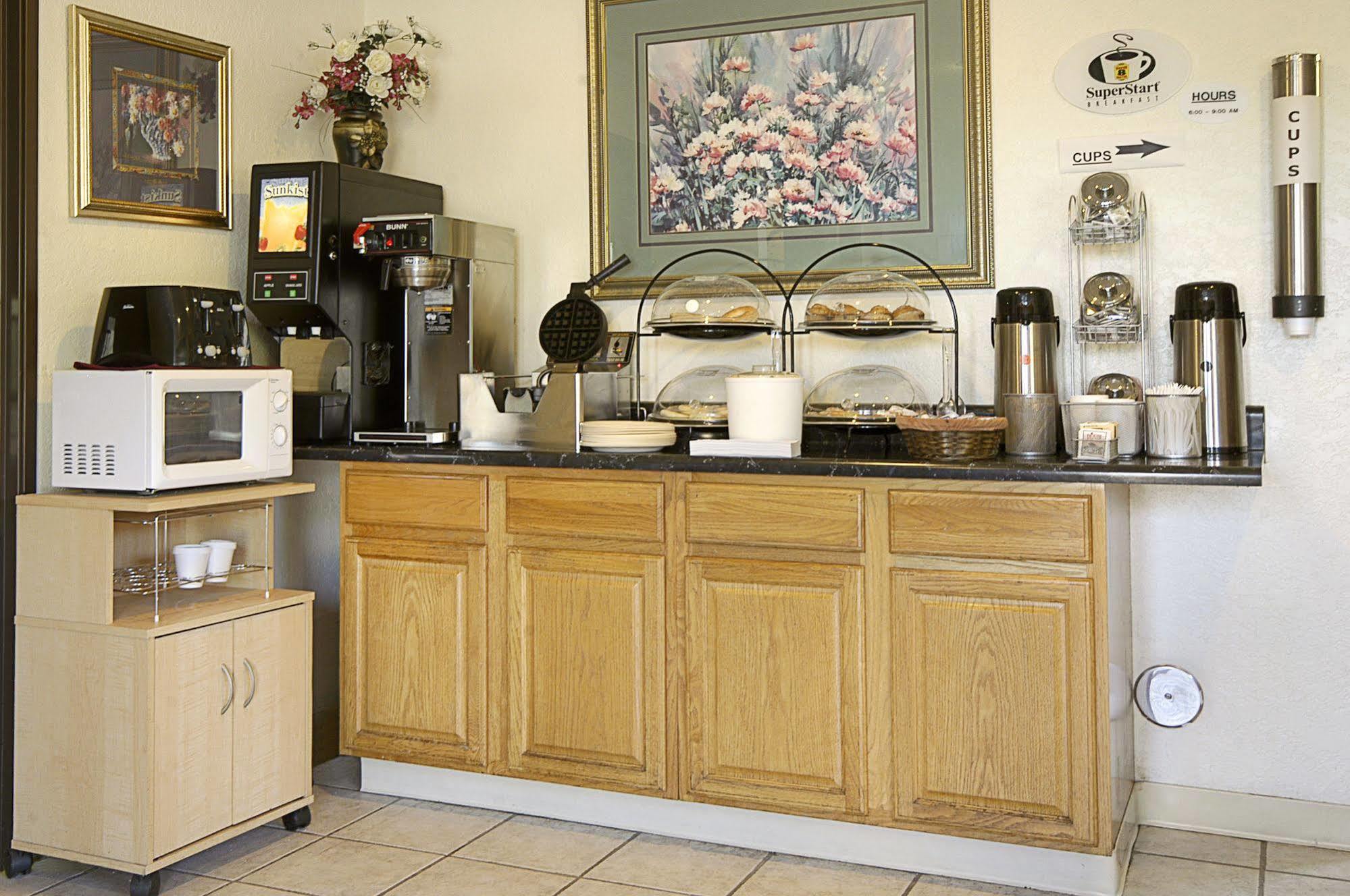 Super 8 By Wyndham Kalamazoo