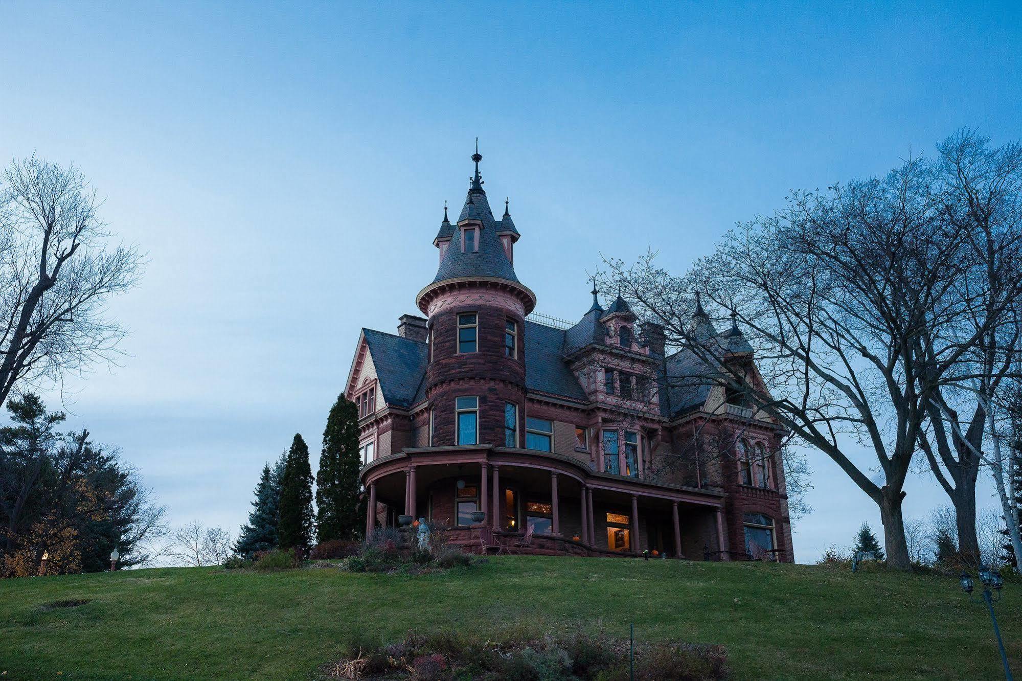 Henderson Castle 3*