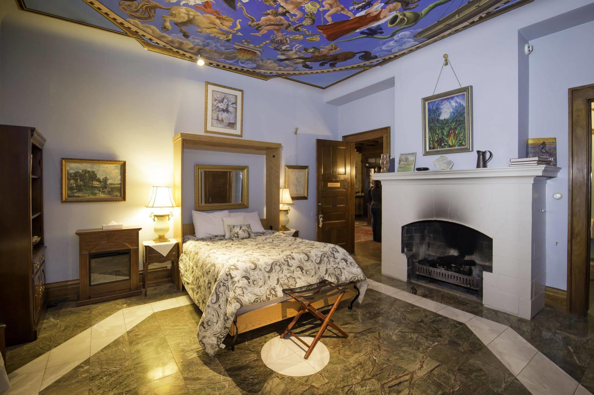Henderson Castle 3*