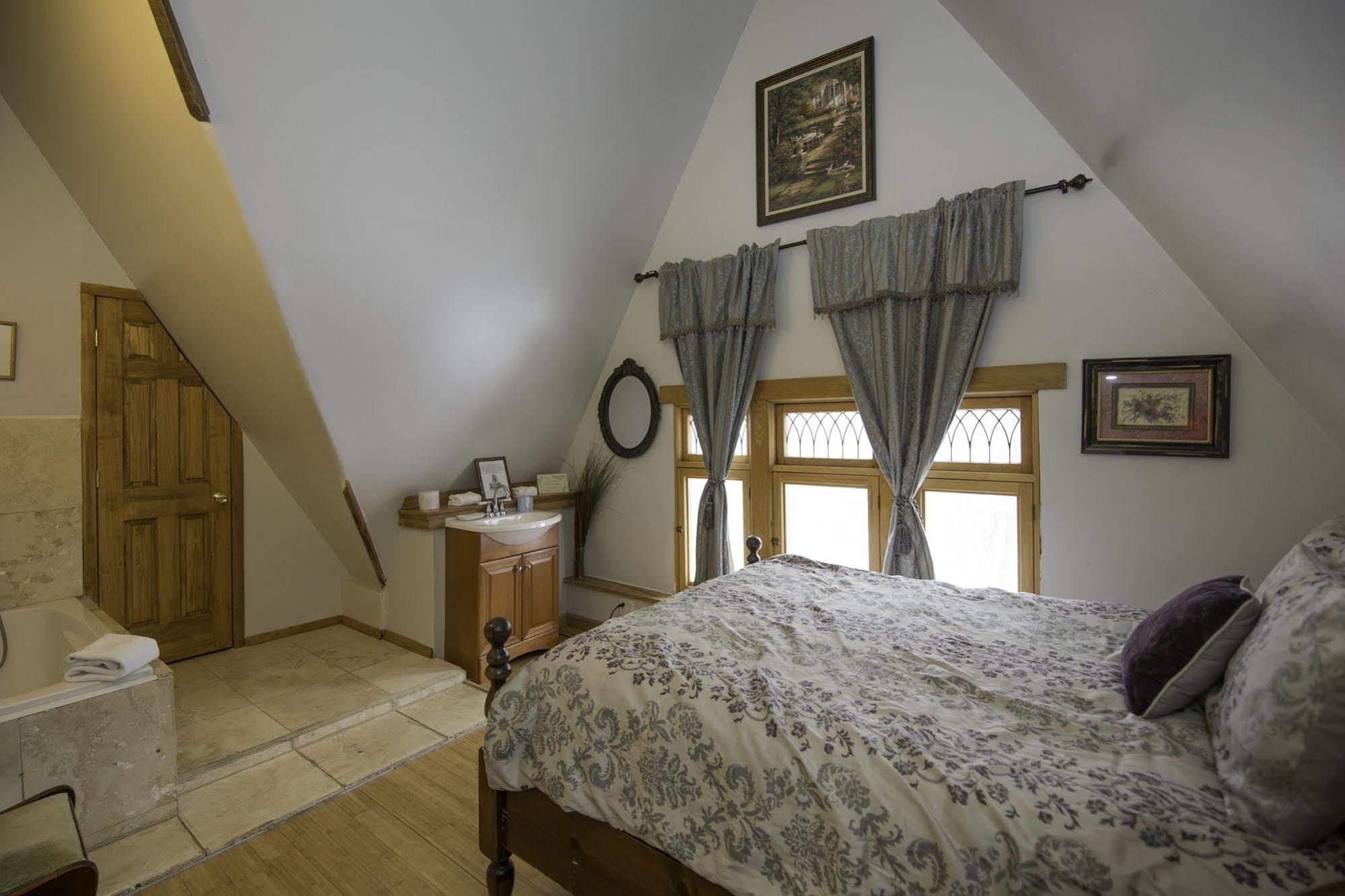 Bed & Breakfast Henderson Castle