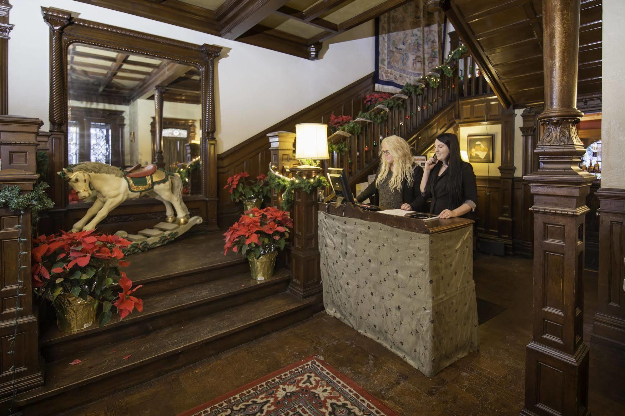 Bed & Breakfast Henderson Castle 3*
